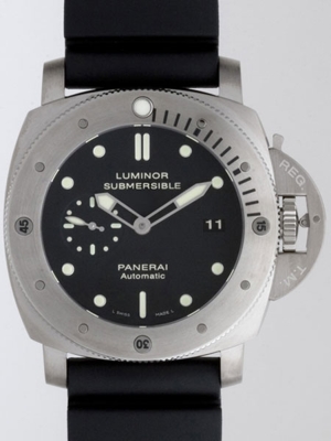 Panerai Luminor Submersible PAM00305 Mens Watch